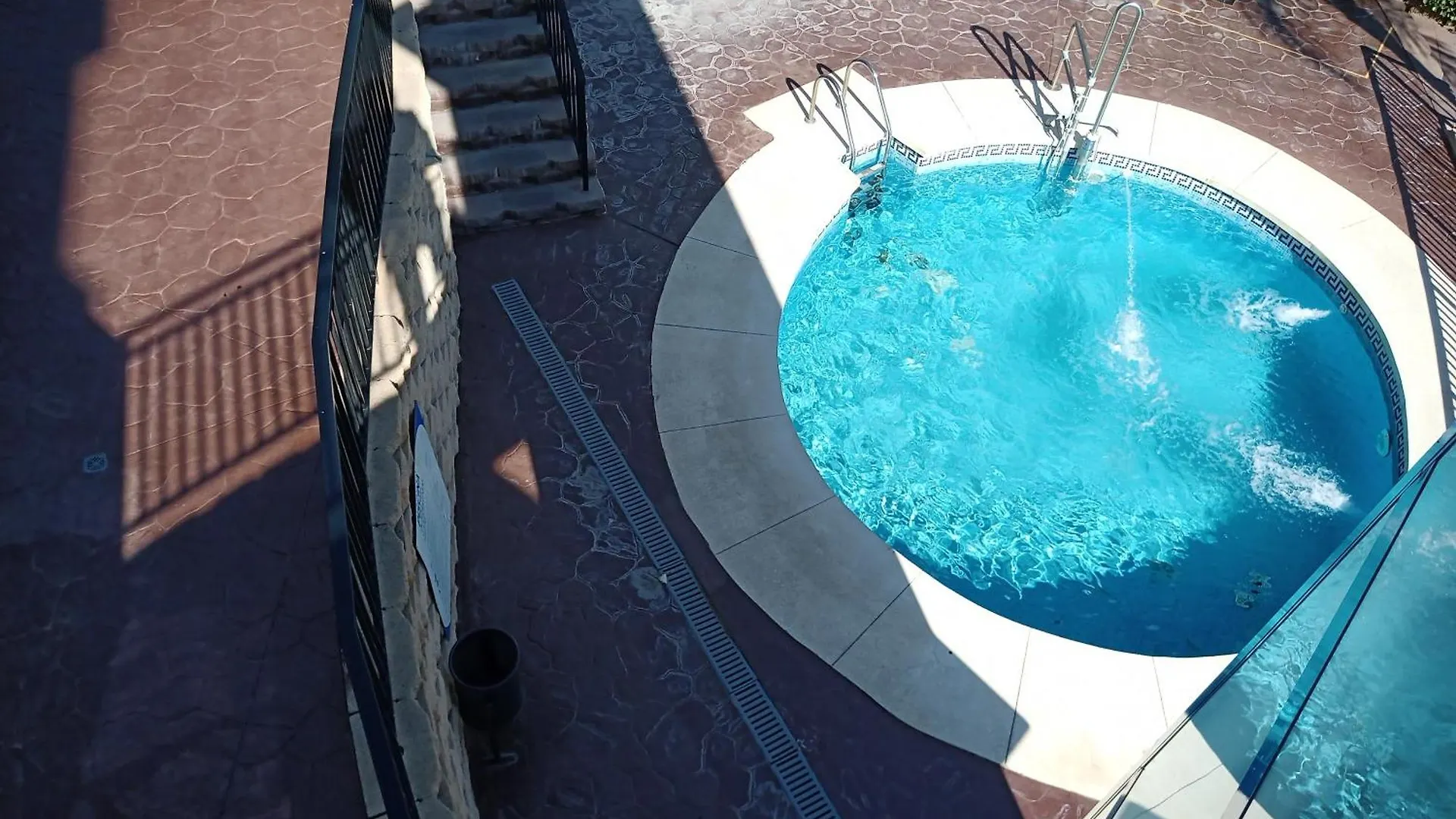 Apartment Paradise of Benalmadena: Mountain Views Near Beach